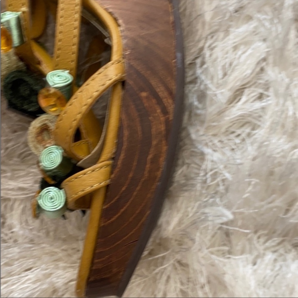 Two lips embellished crystal like open toe wedge shoes sandals - Picture 4 of 11